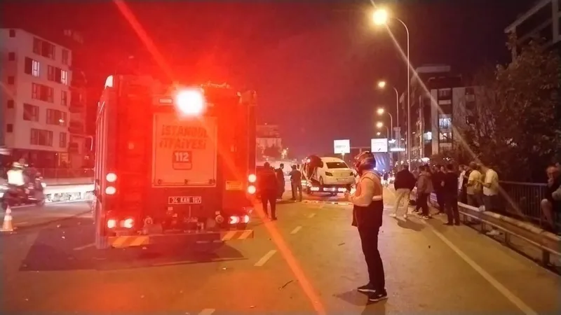 cekmekoyde-zincirleme-kaza-surucu-kacti-1728593695181.jpeg Çekmeköy'de zincirleme kaza! Sürücü kaçtı-3