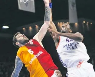 Cimbom lider Efes’i evinde dağıttı!