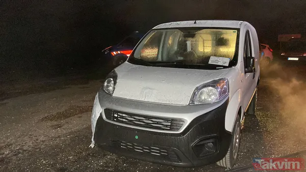 Alev alev yandılar! TIR'ın dorsesinde bulunan sıfır araçlar küle döndü - 5