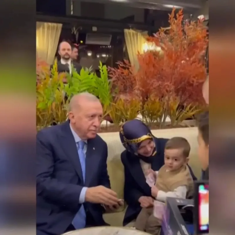 baskan-erdogandan-cankaya-saracoglundan-surpriz-ziyaret-1775725545062.jpeg Başkan Erdoğan'dan Çankaya Saraçoğlu'nda sürpriz ziyaret-4