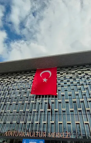 CHP'li Gamze Akkuş İlgezdi'den AKM'ye kusur bulma çabası