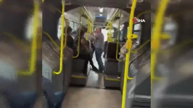 Metrobüste kavga anı kamerada!