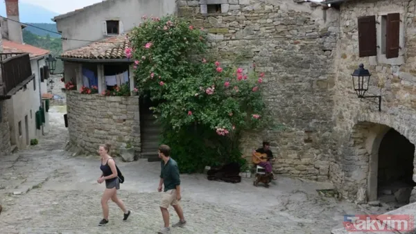 Haritada zor bulunuyor ama turistler akın ediyor! Guinness tescilli dünyanın en küçük köyü - 7