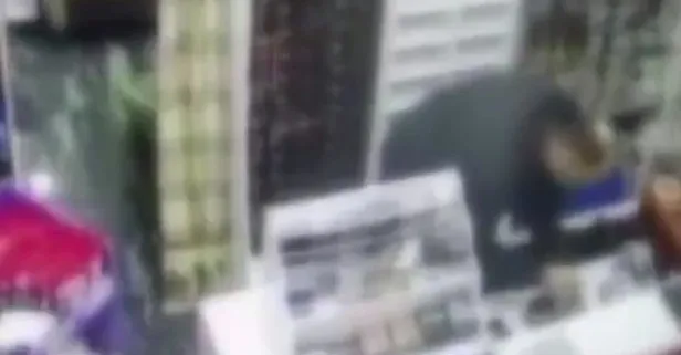 Polisi karşısında gördü dükkanı ateşe verip kaçmak istedi! Yer: Büyükçekmece