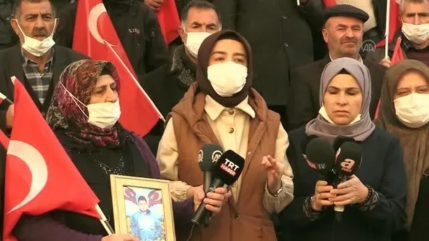 diyarbakir-annelerinden-chp-genel-baskani-kemal-kilicdarogluna-cok-sert-tepki-yalanla-dolanla-hicbir-yere-vara-1646926991605.jpeg Diyarbakır annelerinden CHP Genel Başkanı Kemal Kılıçdaroğlu'na çok sert tepki: "Yalanla dolanla hiçbir yere varamayacaksın"-2