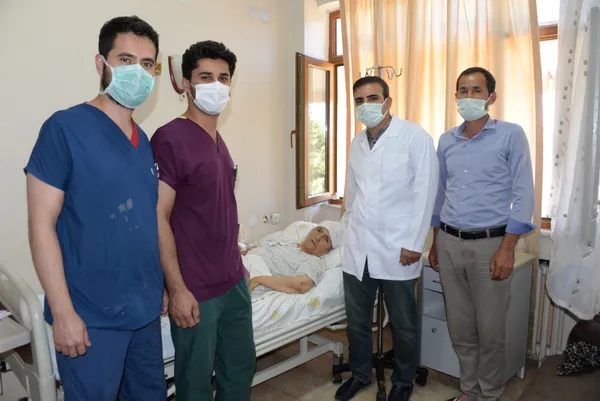 diyarbakirda-72-yasindaki-kadin-korona-nedeniyle-15-yil-hastaneye-gitmedi-uylugundaki-5-kiloya-ulasan-tumor-ameliyatla-alindi-1624006131025.jpg Diyarbakır'da 72 yaşındaki kadın korona nedeniyle 1,5 yıl hastaneye gitmedi! Uyluğundaki 5 kiloya ulaşan tümör ameliyatla alındı-2