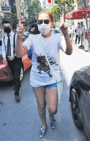 Ünlü isimlerden maske kararına tam destek! Maskeleriyle poz verdiler...