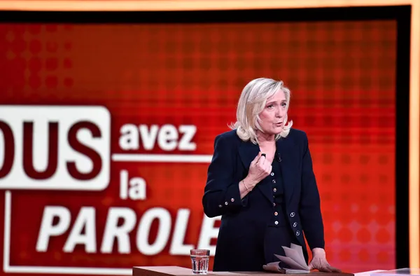 son-dakika-fransada-asiri-sagci-le-penden-islama-hakaret-1613129226247.jpg SON DAKİKA: Fransa'da aşırı sağcı Le Pen'den İslam'a hakaret-5