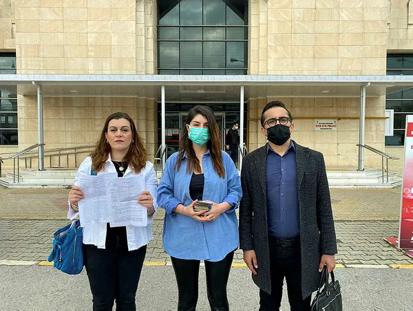 izmirde-baskalarina-ait-fotograflari-porno-sitelerinde-paylasan-kadin-hastanede-gozlem-altina-alindi-1617053833074.jpg İzmir'de başkalarına ait fotoğrafları porno sitelerinde paylaşan kadın, hastanede gözlem altına alındı-2