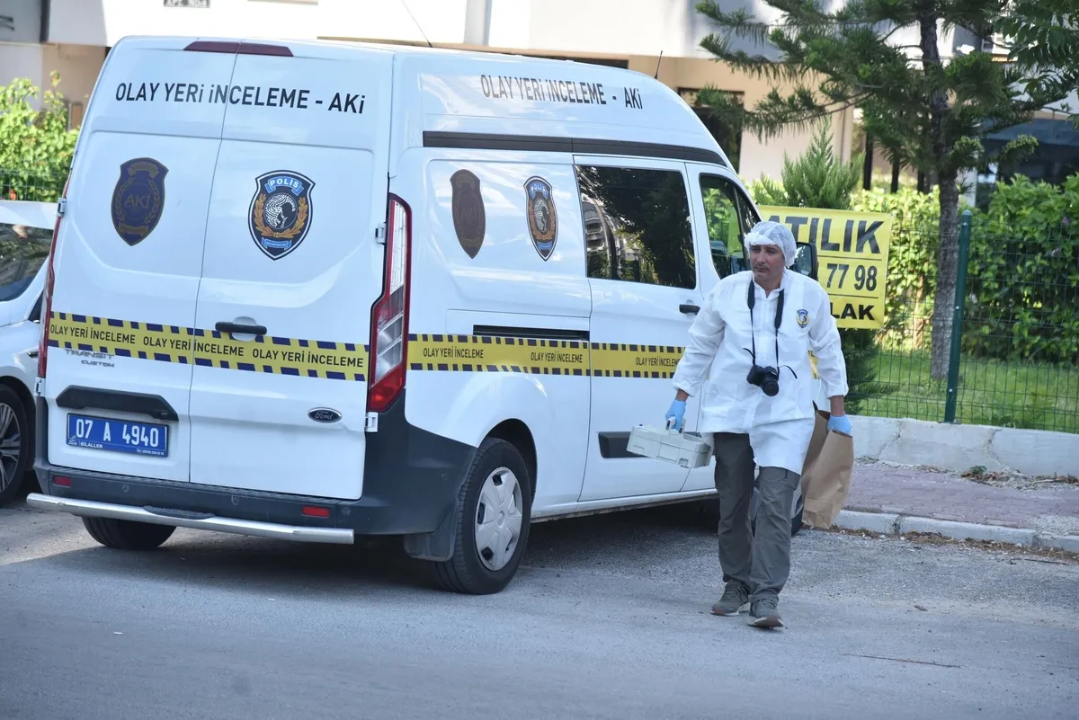Antalya'da 93 yaşındaki anne ile 71 yaşındaki kızı farklı odalarda ölü bulundu: 10 gündür görülmemişlerdi-3