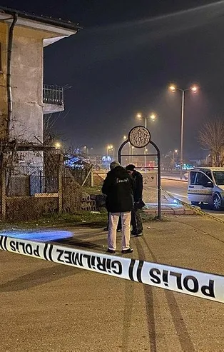 Kayseri'da kan donduran olay! 4 kişi etrafını sarıp bıçakladı