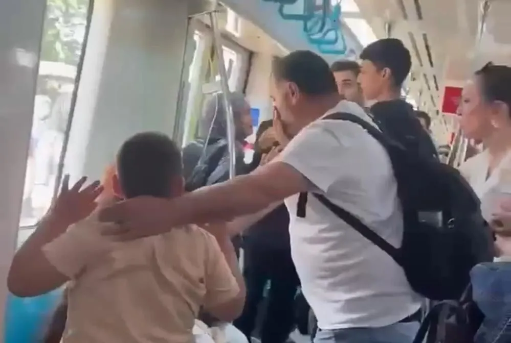 Çocuklarının gözü önünde babaya yumruk!