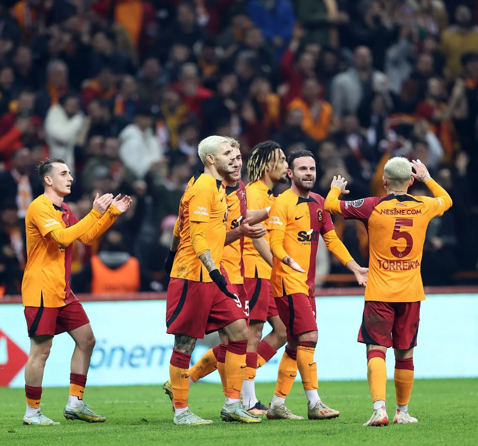 Derbi sonrası flaş karar! Okan Buruk o isimlerin biletini kesti - 10