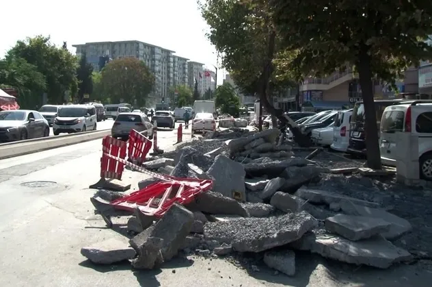 CHP'li İBB’ye "kaldırım" tepkisi: "Sağlam betonları kırıyorlar"