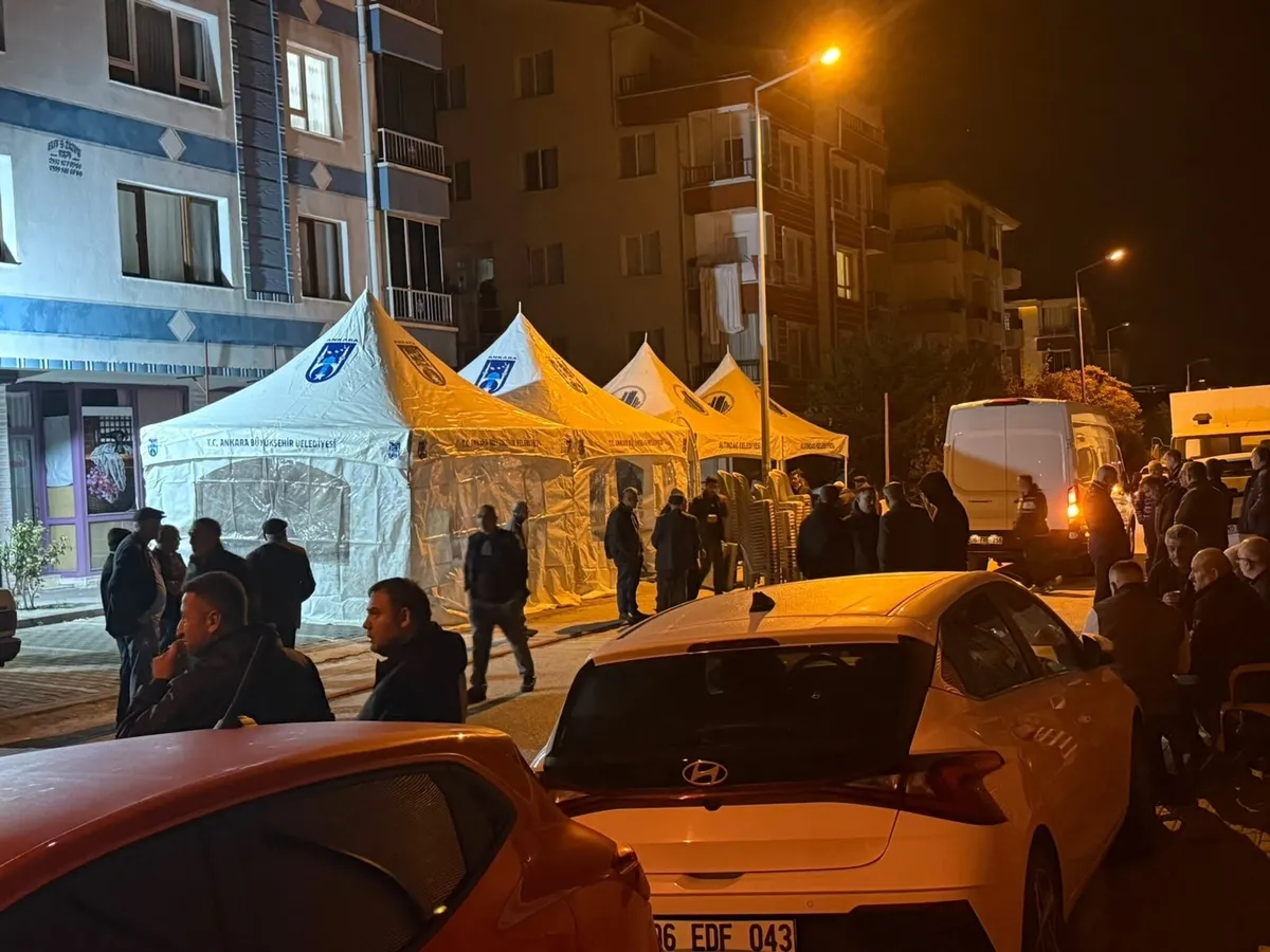 1793248049360.jpeg Hakkari-Van yolunda feci kaza! Polis memuru Tayfun Akalan şehit oldu: 11 kişi yaralandı-4
