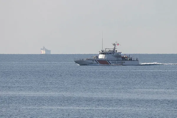 oruc-reis-gemisi-meis-adasinin-guneyinde-sismik-arastirma-yapmak-icin-antalya-limanindan-ayrildi-1602487834451.jpg