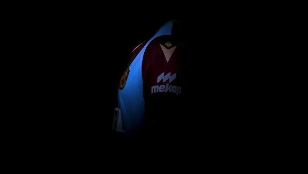 Trabzonspor’un şampiyonluk forması görücüye çıkıyor-1