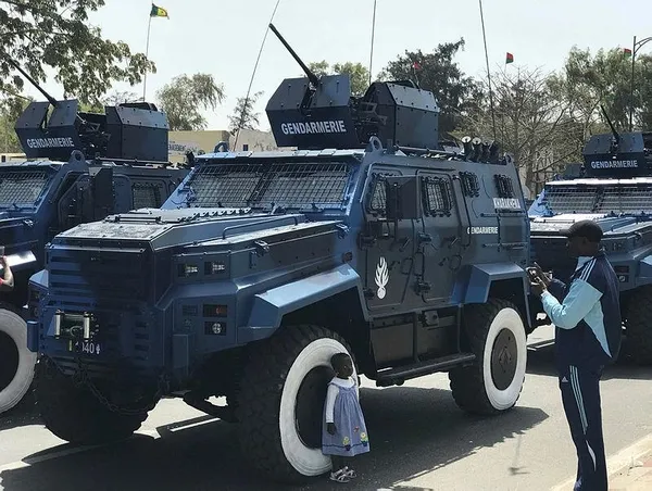Senegal Cumhurbaşkanı'nı Türk zırhlıları korudu-5