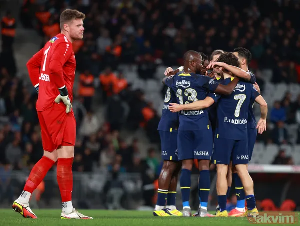 Son 15 Dakika İstanbulspor Beraberlik İçin Önde Basıyordu. Ancak Valencia Ve Ardından Batshuayi'nin Golleriyle Fenerbahçe Maçı Koparttı. Sonuçta F.Bahçe Bazı...