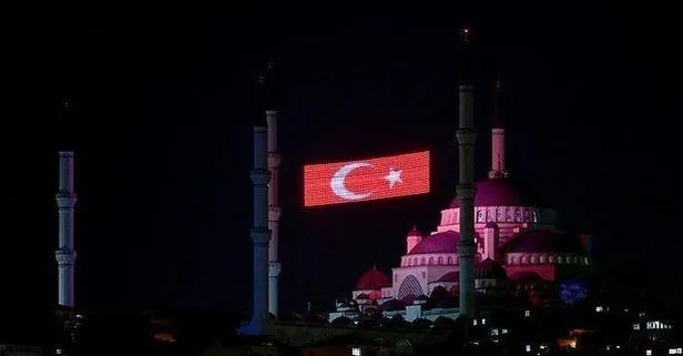 90 bin camide eş zamanlı sela