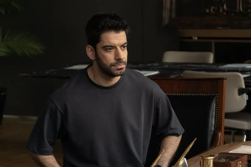 kizilcik-serbeti-apo-icin-basrol-degisikligi-karari-4-oyuncu-diziden-ayrildi-rolu-teslim-alacak-kisi-1713843914177.jpg 4 oyuncu diziden ayrıldı! Kızılcık Şerbeti Apo için başrol değişikliği kararı; Rolü teslim alacak kişi...-3