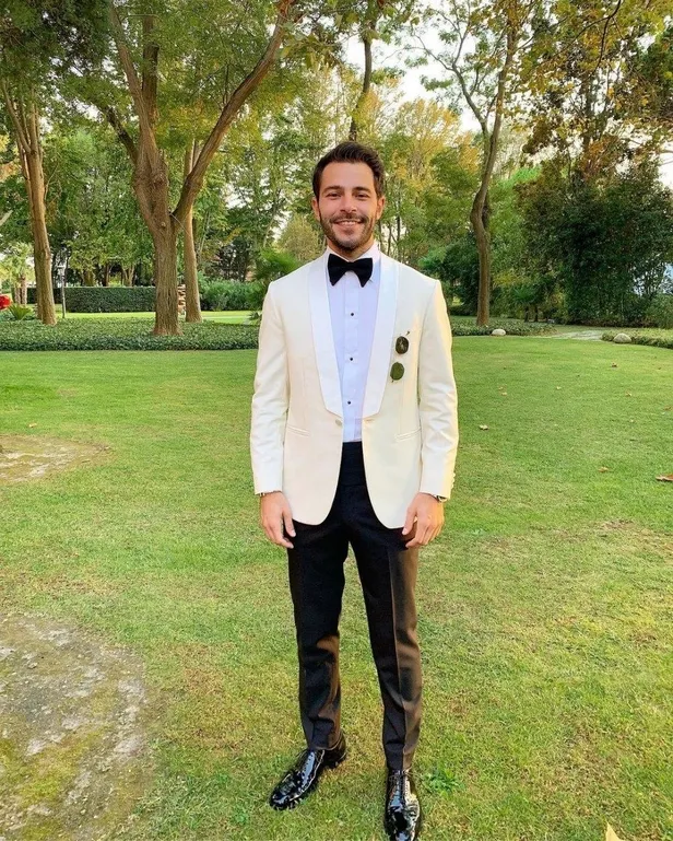 hande-ercel-ve-hakan-sabanci-arasinda-ask-yasaniyor-deniliyordu-o-gercek-ortaya-cikti-bakin-nerede-bulusuyorla-1673218489672.jpeg Hande Erçel ve Hakan Sabancı arasında aşk yaşanıyor deniliyordu! O gerçek ortaya çıktı! Bakın nerede buluşuyorlarmış...-7