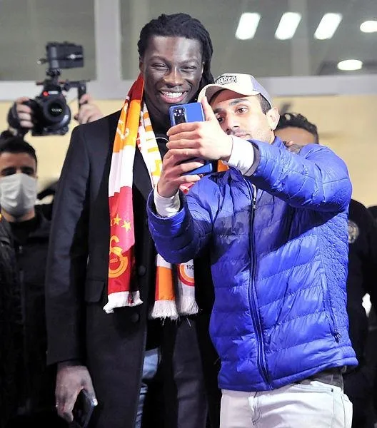 takvim.com.tr transferi yazmıştı! Galatasaray'ın yeni transferi Bafetimbi Gomis İstanbul'a geldi-6