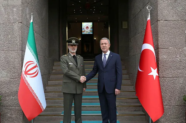 Bakan Akar'dan kritik görüşme