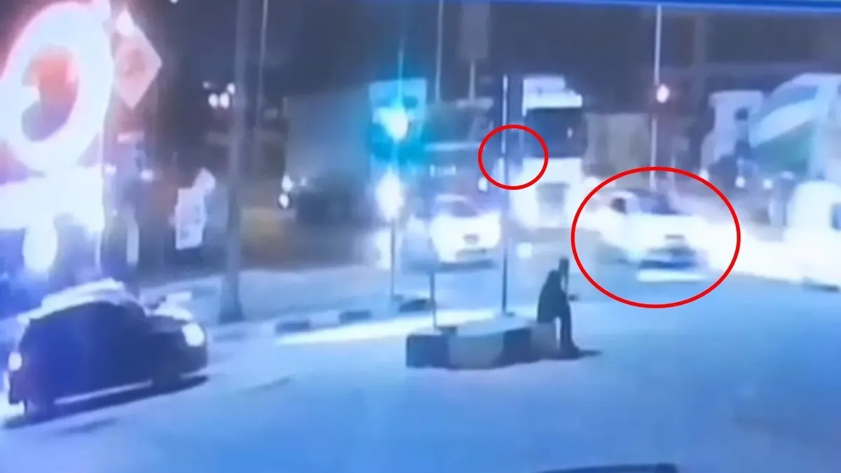 Yalova'daki feci kaza kamerada! Kırmızı ışıkta geçen yaya hayatını kaybetti: "Adam ölüme atlamış"