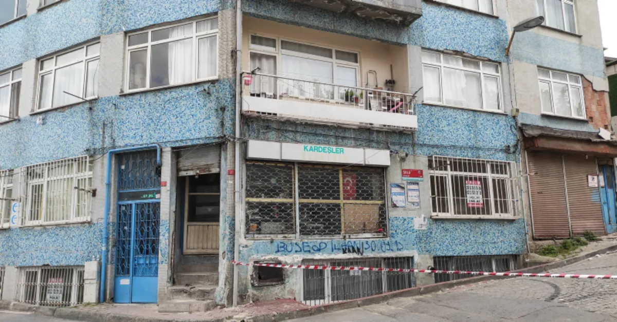 Fatih'te hareketli dakikalar: Kolonları çatlayan 5 katlı bina boşaltıldı