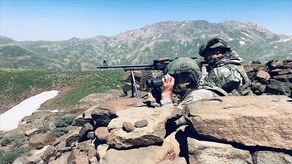 son-dakika-suriyenin-kuzeyinde-pkkypgye-buyuk-darbe-cok-sayida-terorist-olduruldu-1651129190022.jpg SON DAKİKA! Suriye'nin kuzeyinde PKK/YPG'ye büyük darbe! Çok sayıda terörist öldürüldü-4