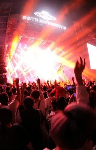 Son dakika: Wuhan'dan şoke eden görüntüler! Binlerce kişilik müzik festivali!