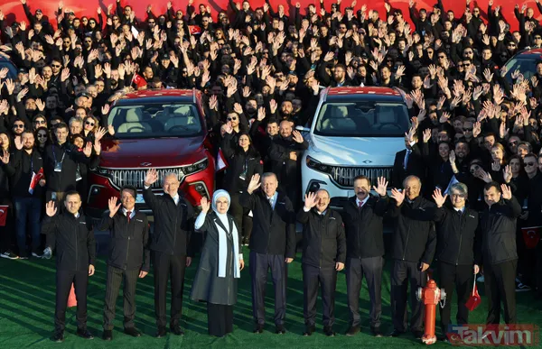 Başkan Erdoğan Togg'un direksiyonunda: Tekerine taş değmesin... Araç rengi için işaret ettiği Emine Erdoğan kararını verdi - 11