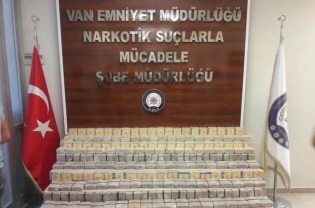 Van'da bir otomobilde 111 kilo eroin ele geçirildi