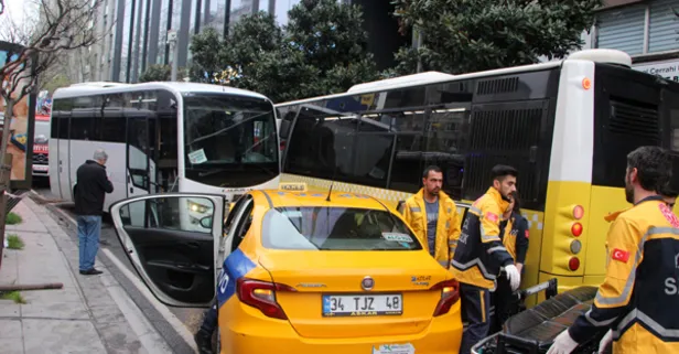 Son dakika: Şişli'de feci kaza! Servis minibüsü önce iki İETT otobüsüne ardından taksiye çarptı