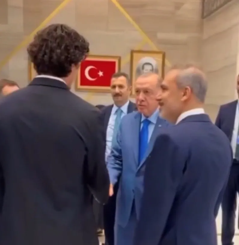 1790017191347.jpeg Başkan Erdoğan ile Cedi Osman'ın sohbet ettiği iddiası yalanlandı: Görüntüdeki isim Yiğit Sarı çıktı-4