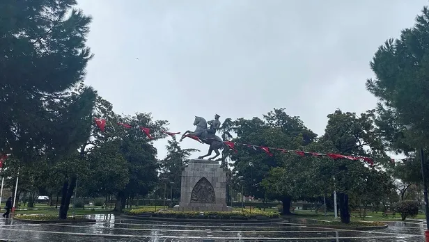 Son dakika: Samsun'da Atatürk Anıtı'na saldıran iki kişiye 9'ar yıl hapis istemi!-7