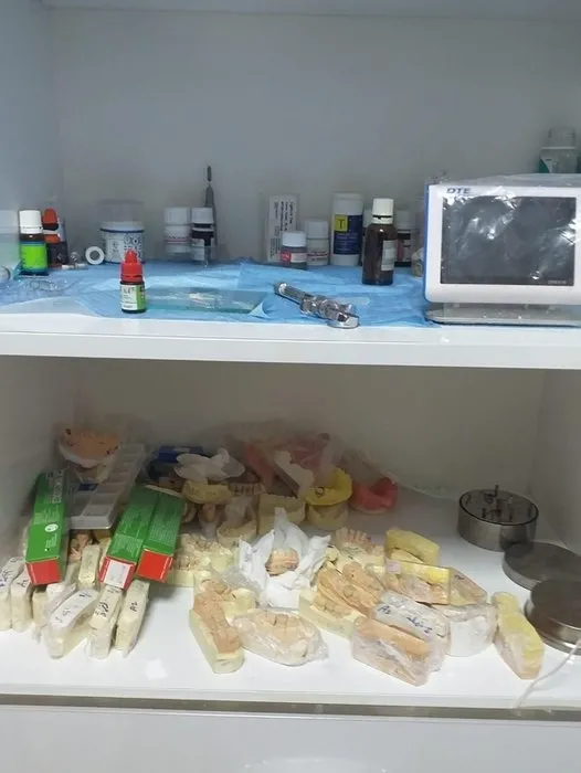 kocaelide-sok-operasyon-olen-dis-hekimi-adina-muayenehane-isletmisler-1602409665255.jpg Kocaeli'de şok baskın! Ölen diş hekimi adına muayenehane işletmişler-4