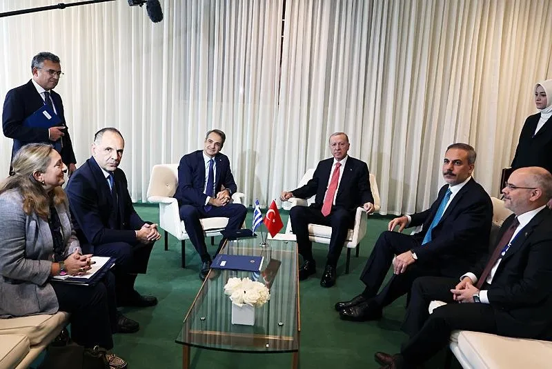 Başkan Recep Tayyip Erdoğan, Birleşmiş Milletler 79. Genel Kurulu için geldiği New York’taki Birleşmiş Milletler binasında Yunanistan Başbakanı Kiryakos Miçotakis’i kabul etti. (İHA)