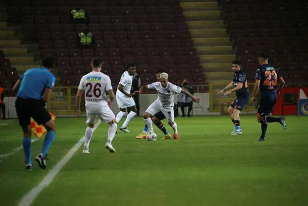 hatayda-gol-duellosu-hatayspor-basaksehir-3-3-berabere-kaldi-1667849138588.jpeg Hatay'da gol düellosu! Hatayspor-Başakşehir 3-3 berabere kaldı-5