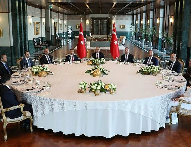 Erdoğan’dan YAŞ üyelerine yemek