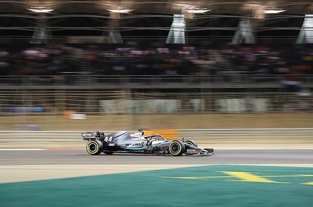 F1 Rusya Grand Prix'sinde pole pozisyonu Mercedes pilotu Lewis Hamilton'ın