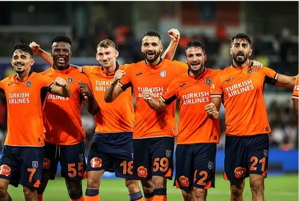 basaksehir-play-off-turuna-uctu-rakip-antwerp-1660249161345.jpg