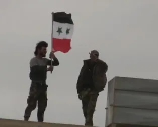 Terör örgütü PYD/PKK’dan Münbiç’te ’bayrak oyunu’