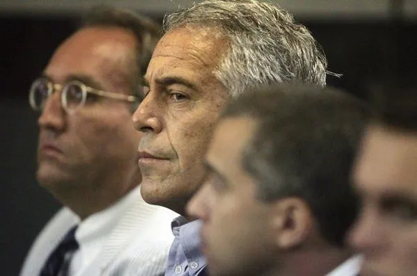 Jeffrey Epstein ve sevgilisi Ghislaine Maxwell'e, 100 milyon dolarlık dava! 36 kız çocuğuna tacizde bulunmuştu-4