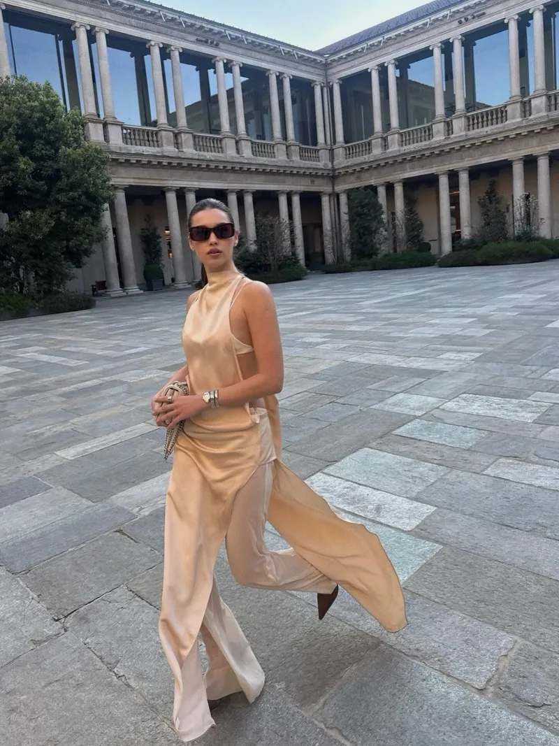 Afra Saraçoğlu Milano’da herkesi büyüledi: Bianca Balti’den övgü yağmuru I "Muhteşem bir güzelliği var"-6