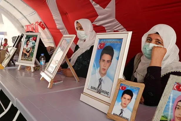 Diyarbakır'da yaşayan Hacire Akar'ın HDP önünde başlattığı evlat nöbetinde 1 yıl geride kaldı-2