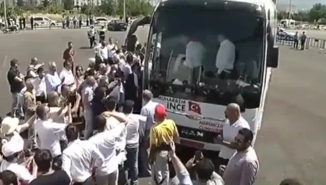 Muharrem İnce'den skandal hareket! Vatandaşı elinin tersiyle itti-1