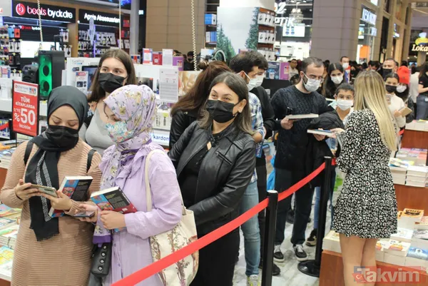 La Casa De Papel'in Berlin'i Pedro Alonso'dan D&R Kitap Fuarı'nda İstanbul sözleri! - 17