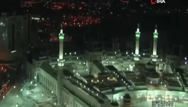Kutsal mekanlarda ilk teravih namazı koronavirüs tedbirleri alınarak kılındı! | Video
